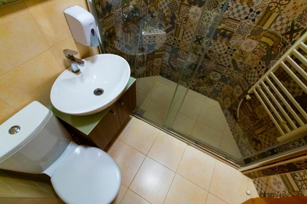 Hotel Pine Скопье Экстерьер фото