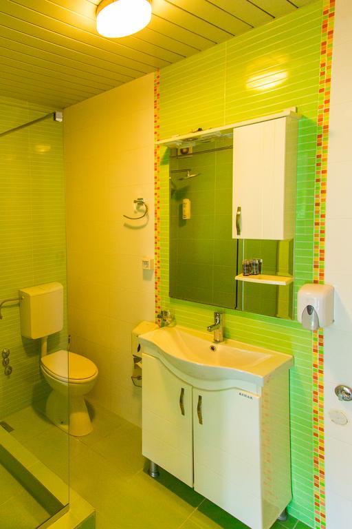 Hotel Pine Скопье Экстерьер фото