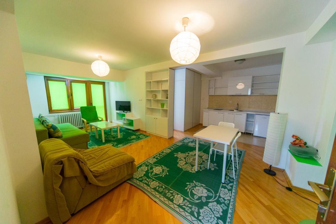 Hotel Pine Скопье Экстерьер фото